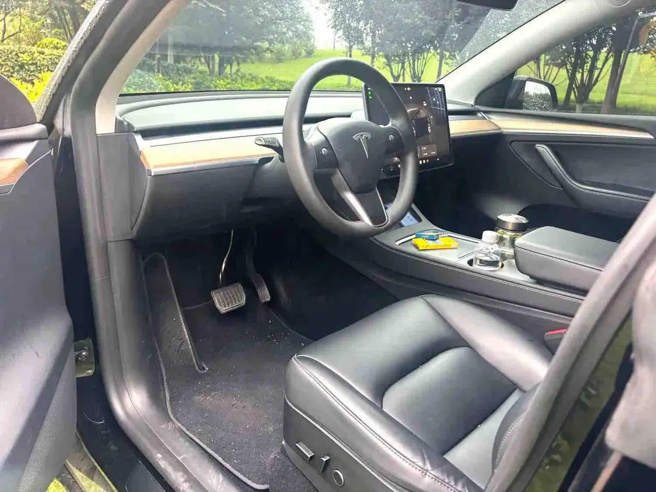 Tesla 2022 Model Y rear-wheel drive version (facelift) automatic gear 2