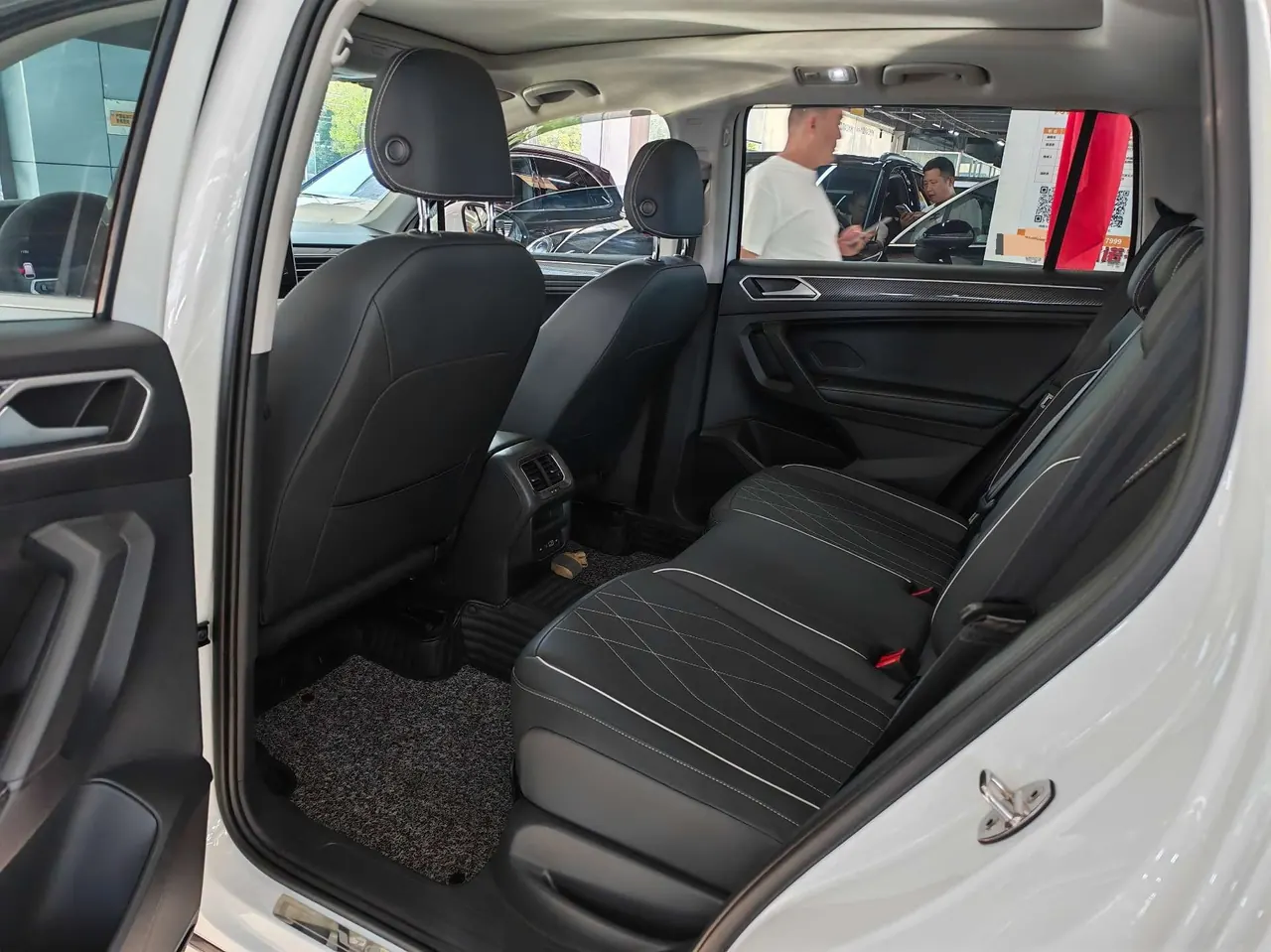 Volkswagen 2025 Tiguan L R-Line 2.0TSI 330TSI outstanding two-wheel drive R-Line Long Yao version automatic gear 3