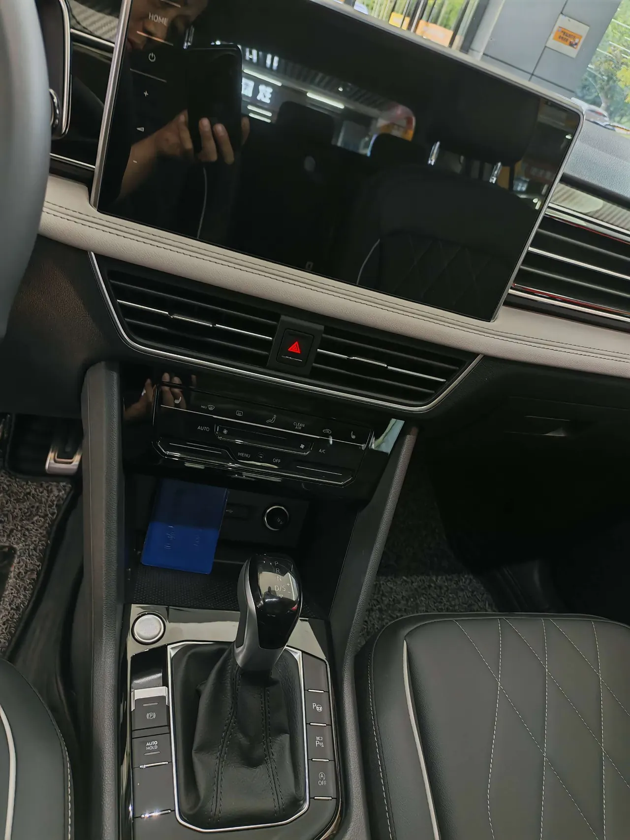 Volkswagen 2025 Tiguan L R-Line 2.0TSI 330TSI outstanding two-wheel drive R-Line Long Yao version automatic gear 4