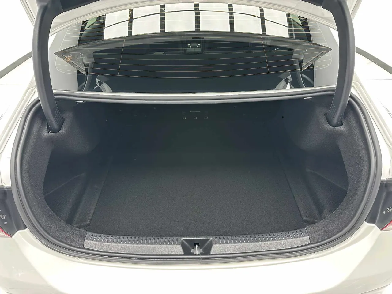 Mercedes Benz Class A 2022 A 180 L 1.3T Sports Automatic 14