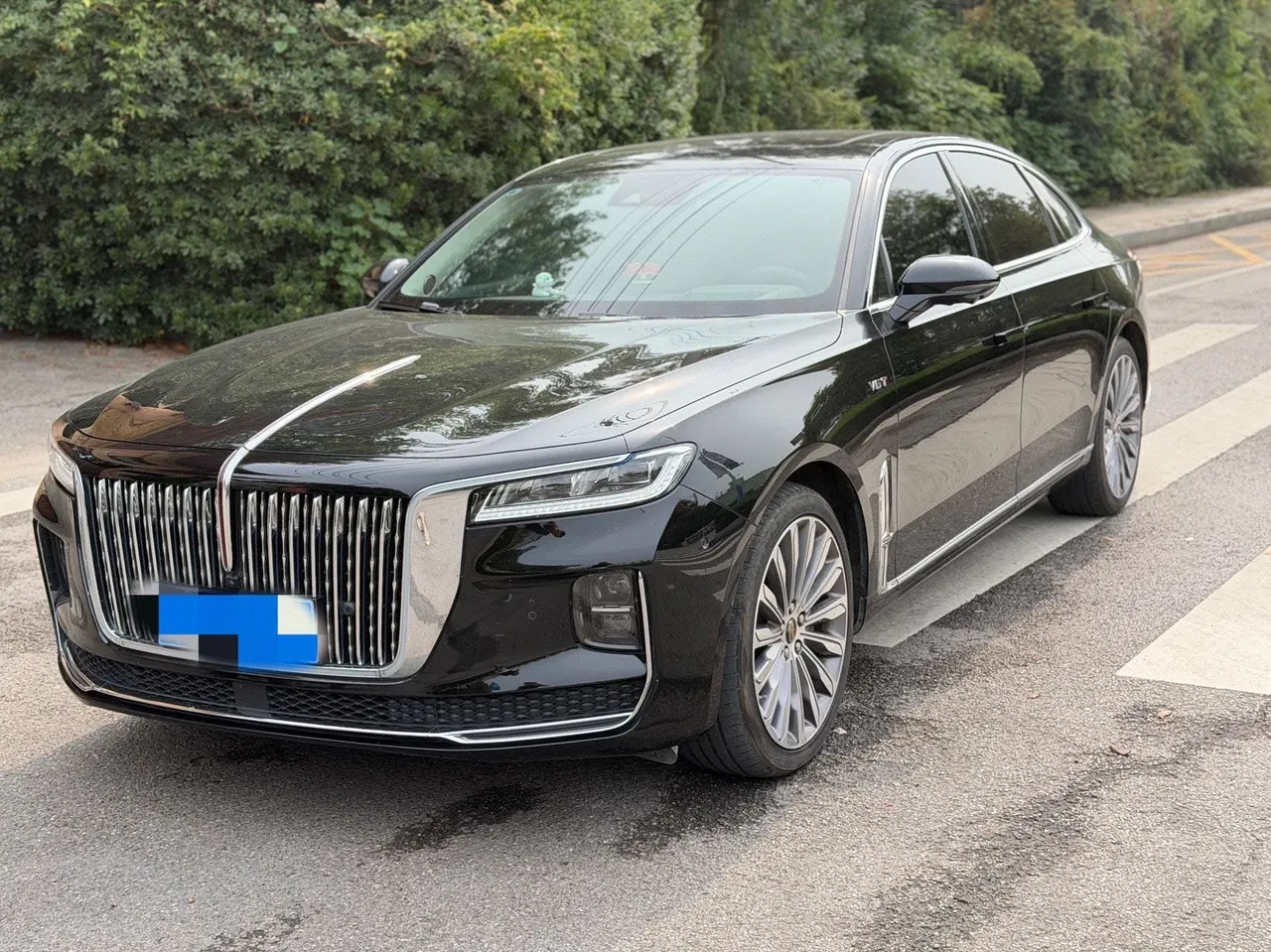 Open image lightbox: HongQi 2022 H9 3.0T Zhilian Flag Collar Four-seat Automatic Gear