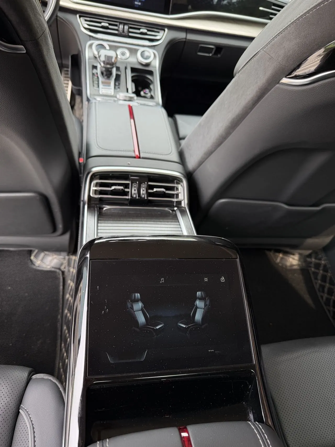 HongQi 2022 H9 3.0T Zhilian Flag Collar Four-seat Automatic Gear 10