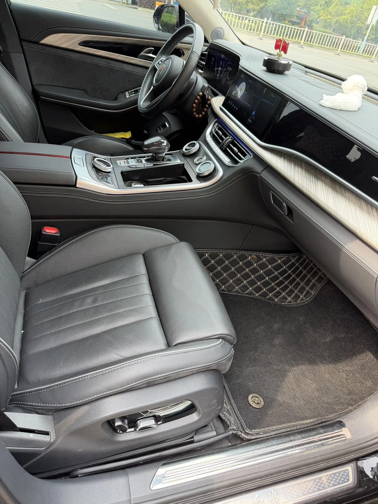 HongQi 2022 H9 3.0T Zhilian Flag Collar Four-seat Automatic Gear 12