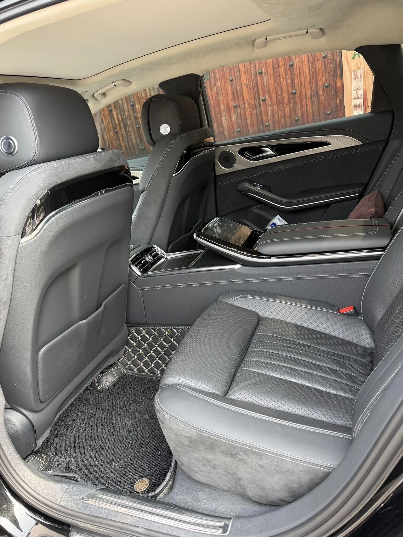 HongQi 2022 H9 3.0T Zhilian Flag Collar Four-seat Automatic Gear 9