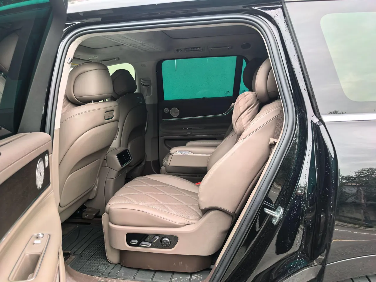 AITO 2025 AITO M9 extended range Ultra version 52kWh6 seat version automatic gear 10