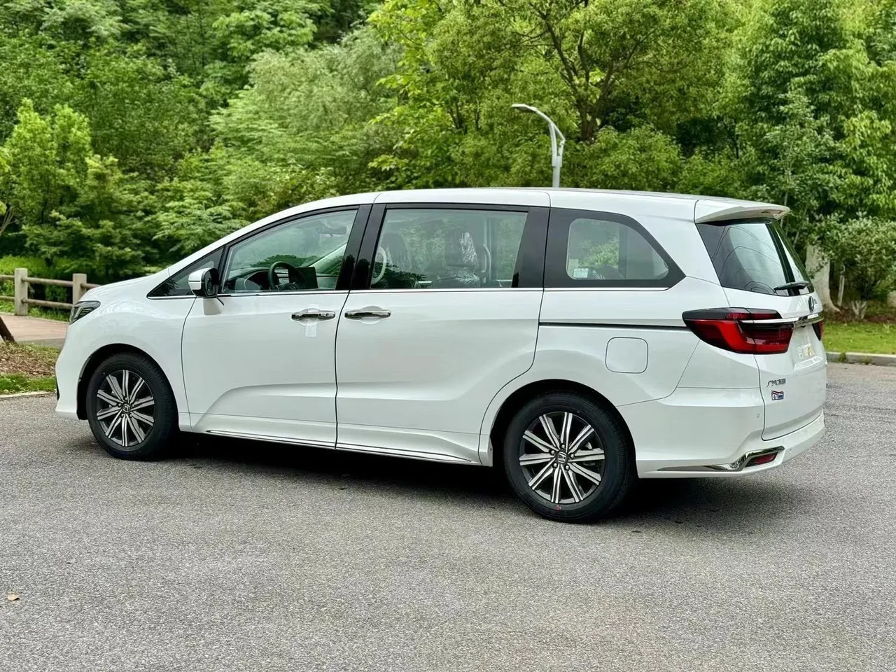 Honda 2022 Odyssey Hybrid 2.0 Stepless Sharp and Pleasant Edition Automatic Gear 4