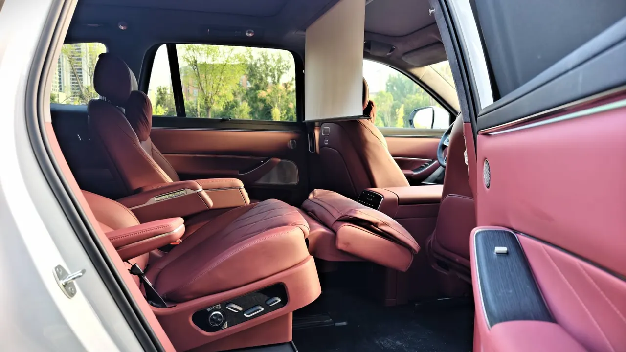 AITO 2025 AITO M8 Max 6-seat long endurance automatic gear 8