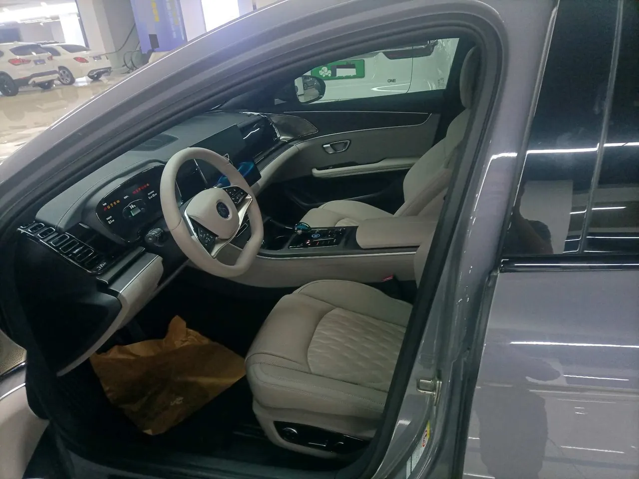 BYD 2025 Han DM-i 1.5T stepless smart driving version 125KM laser Radar flagship automatic gear 3