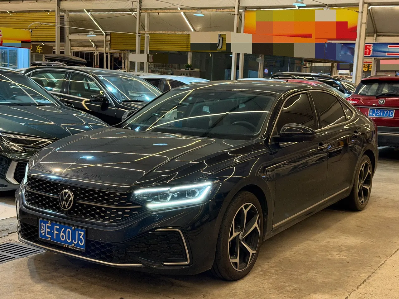 打开图片灯箱:Volkswagen 2022 Passat 2.0TSI 330TSI Star Deluxe Edition Automatic Transmission