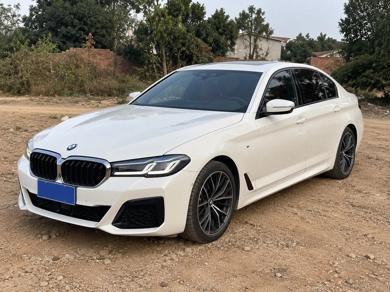 Открыть галерею: BMW 5 Series 2022 530Li 2.0T Leading M Sports Suit (Modified) Automatic Gear