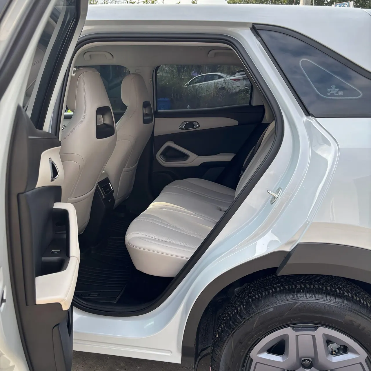 BYD 2025 Yuan UP Smart Driving 401KM Vital Automatic Gear 6