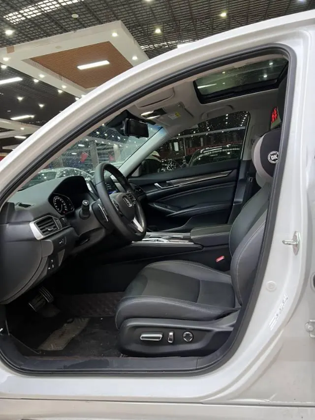 Honda 2022 10th Generation Accord Hybrid 2.0 Stepless Magic Night Reed Edition Automatic Gear 4