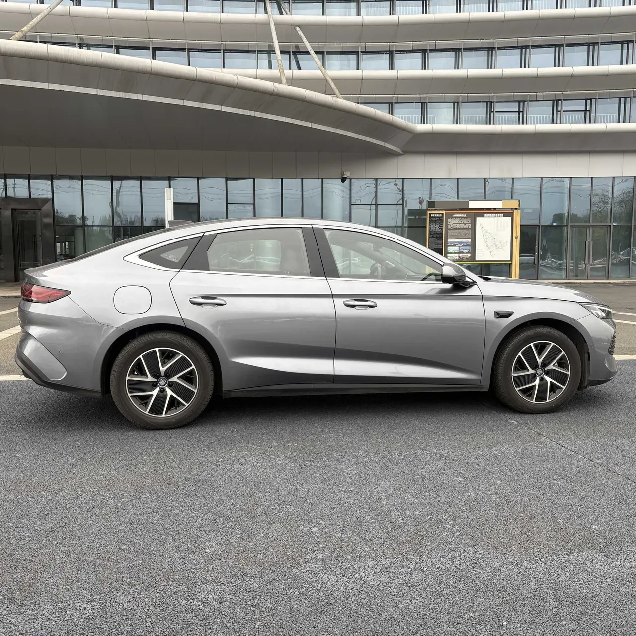 BYD 2025 Qin L DM-i 1.5 stepless smart driving version 120KM Exceed automatic gear 5