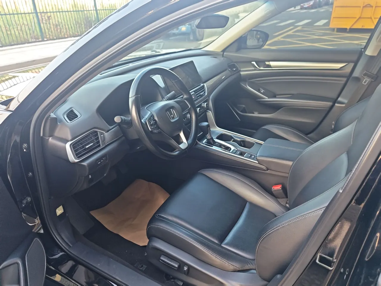 Honda 2022 10th Generation Accord 1.5T Stepless 260TURBO Deluxe Automatic Gear 3