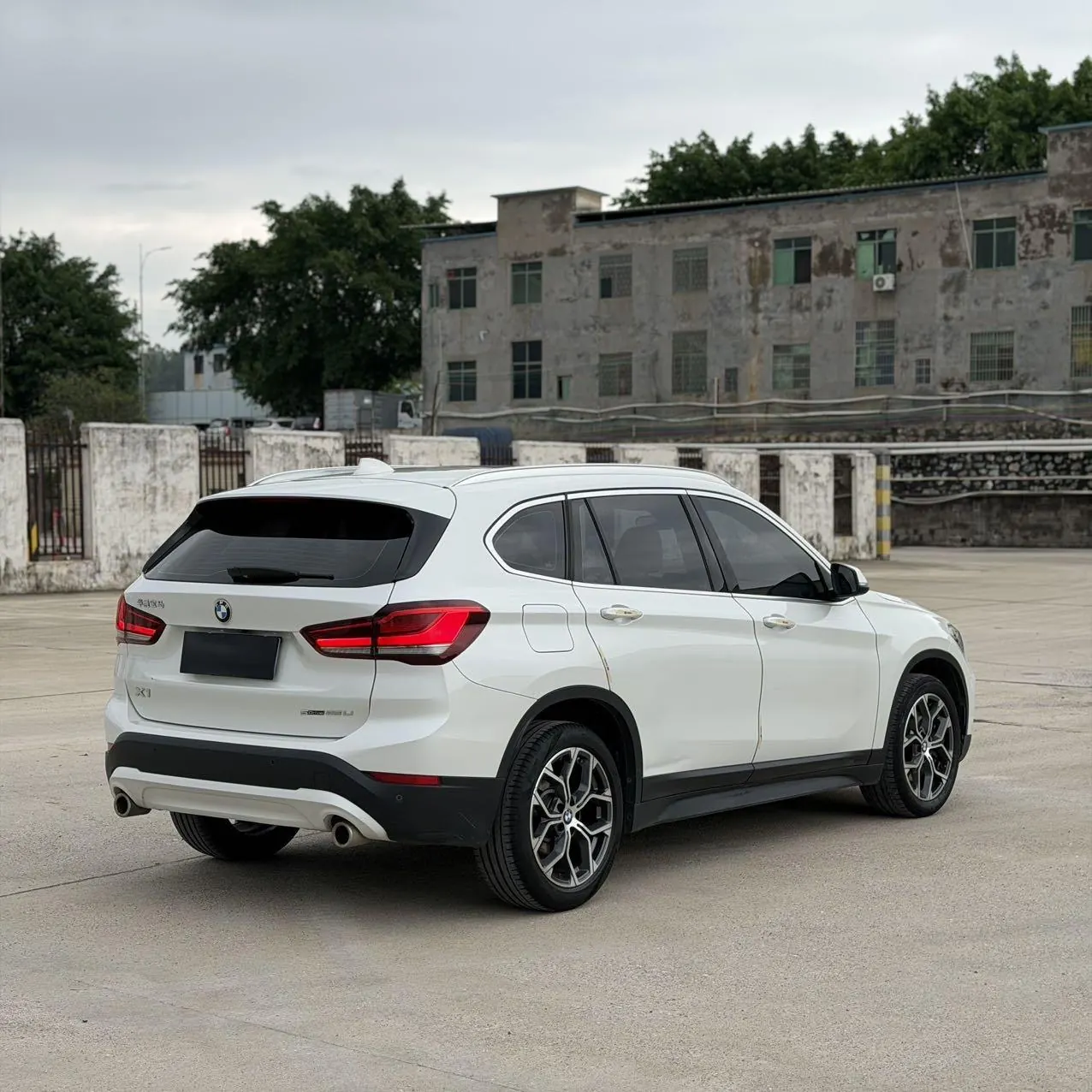 BMW 2021 X1 sDrive25Li 2.0T Leading Automatic Gear 3