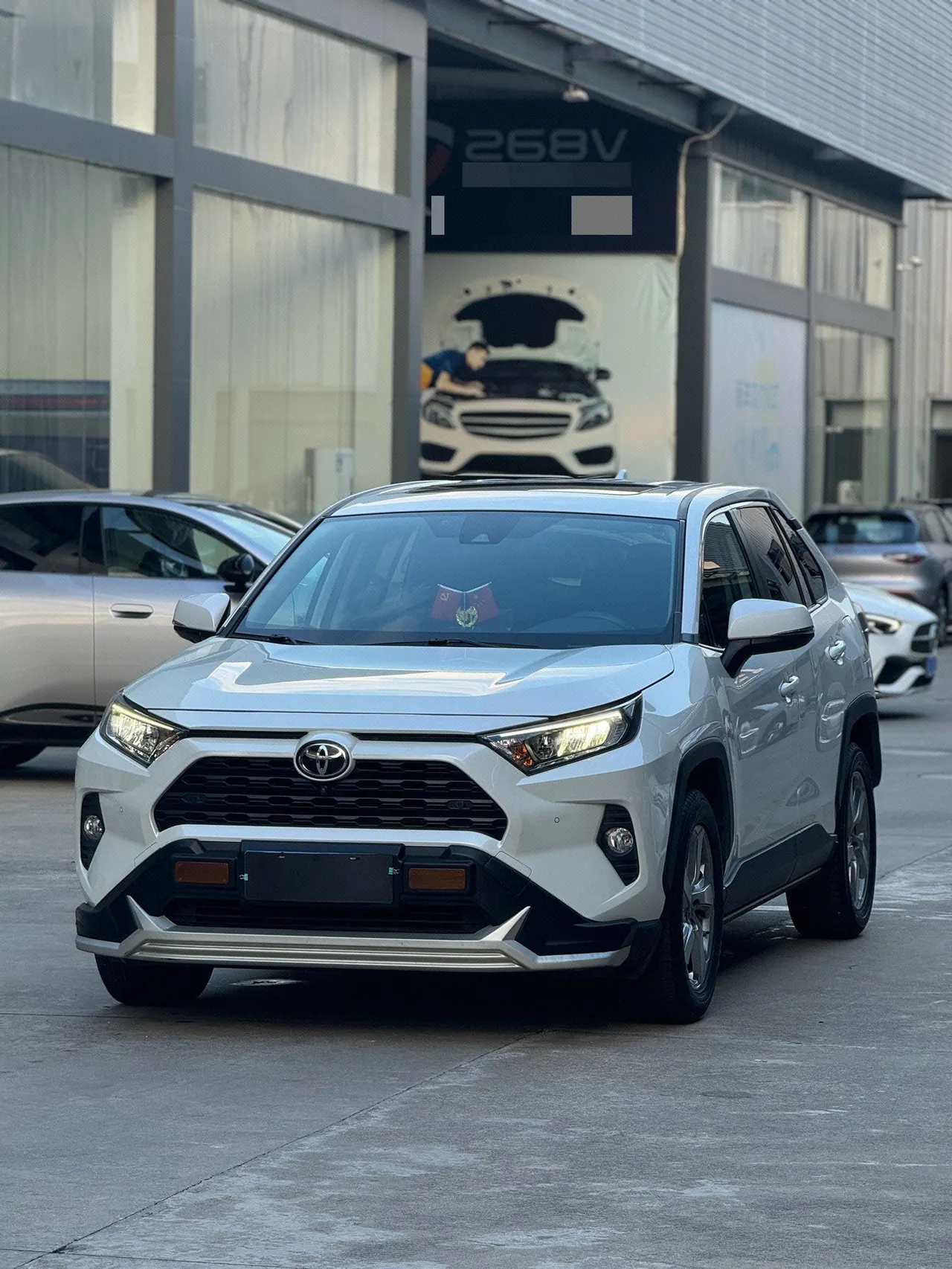 Open image lightbox: Toyota 2022 RAV4 Rongbo 2.0 Stepless Two-Drive Fashion Plus Edition Automatic Gear
