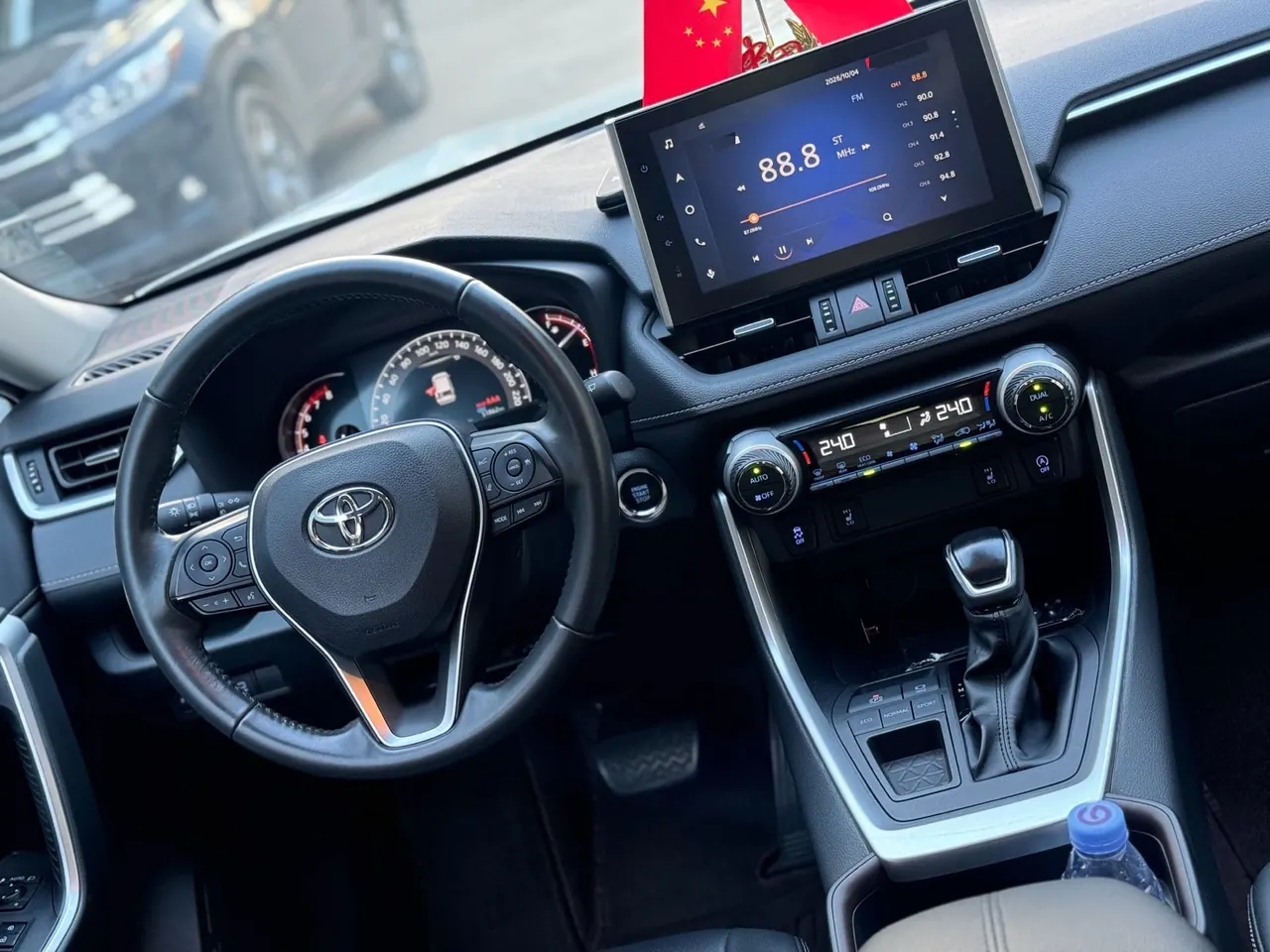 Toyota 2022 RAV4 Rongbo 2.0 Stepless Two-Drive Fashion Plus Edition Automatic Gear 5