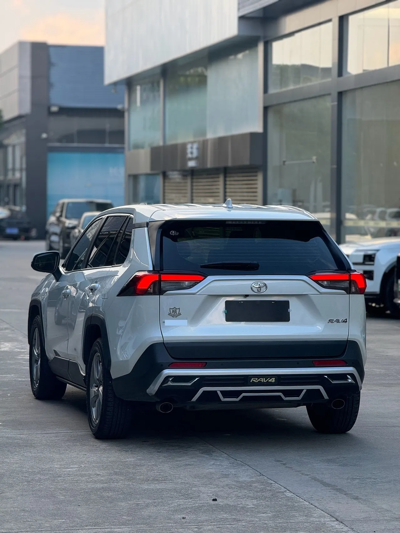 Toyota 2022 RAV4 Rongbo 2.0 Stepless Two-Drive Fashion Plus Edition Automatic Gear 8