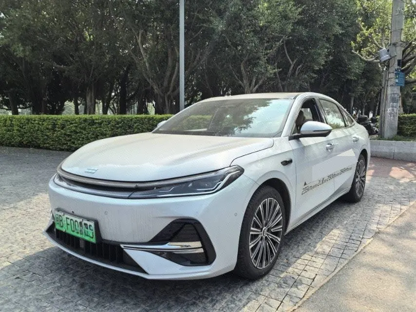 Geely Galaxy 2026 A7 EM-i 1.5 235km Starship Edition Automatic Gear - View 1
