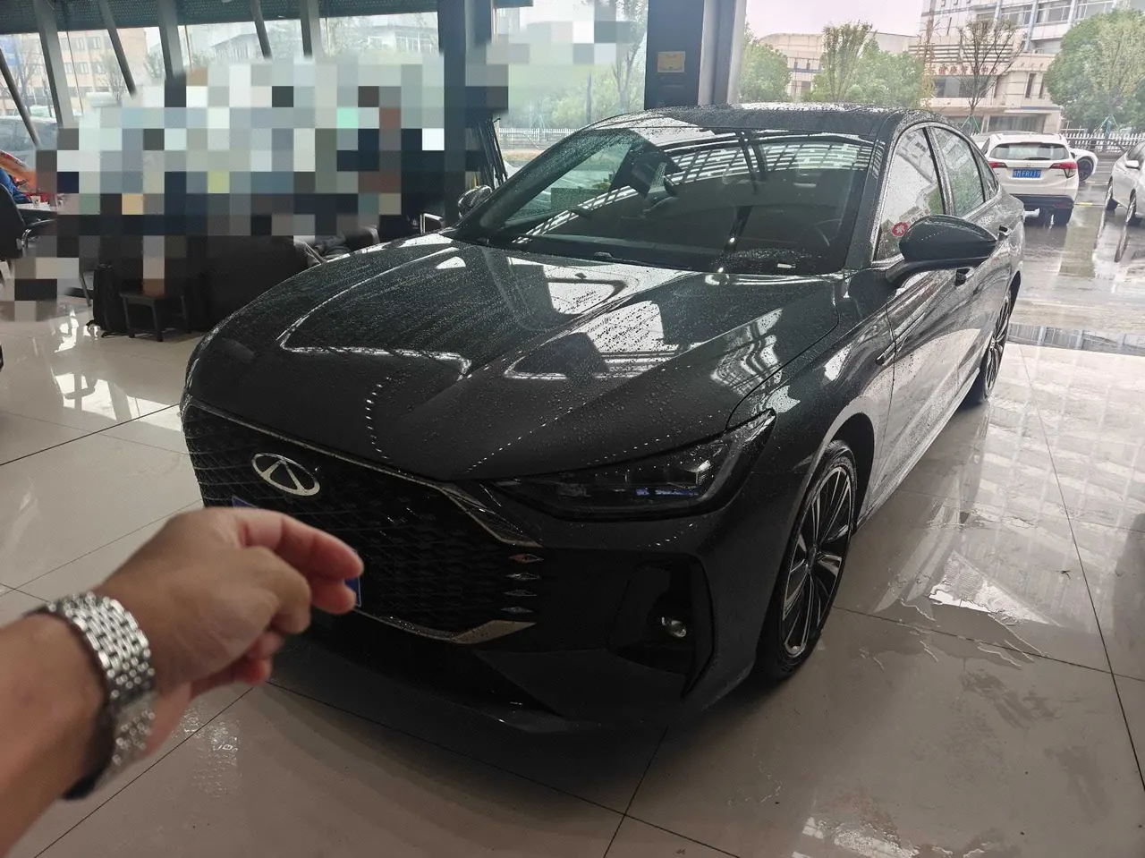 Открыть галерею: Chery 2025 Erez 8 Pro 1.6TGDI 290TGDI Luxury Automatic Gear