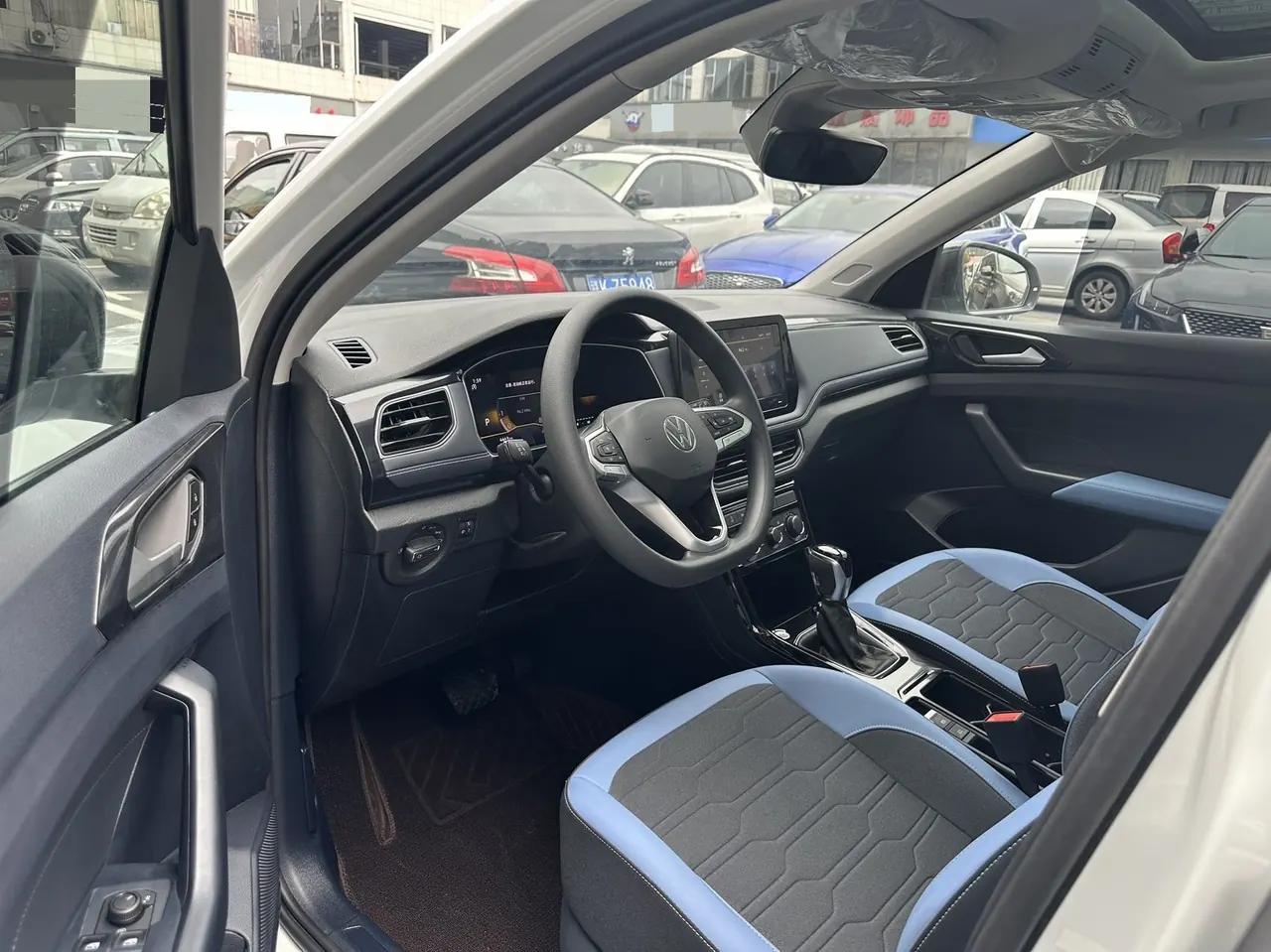 Volkswagen 2025 Tuyue Xinrui 1.5TSI 300TSI Sharp Edition Automatic Gear 3