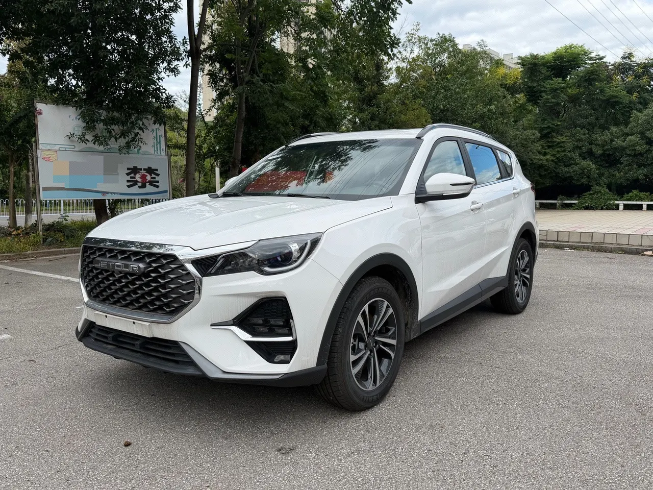 Open image lightbox: Jetour 2025 X70 1.5T Premium Edition 7-seat Automatic Gear