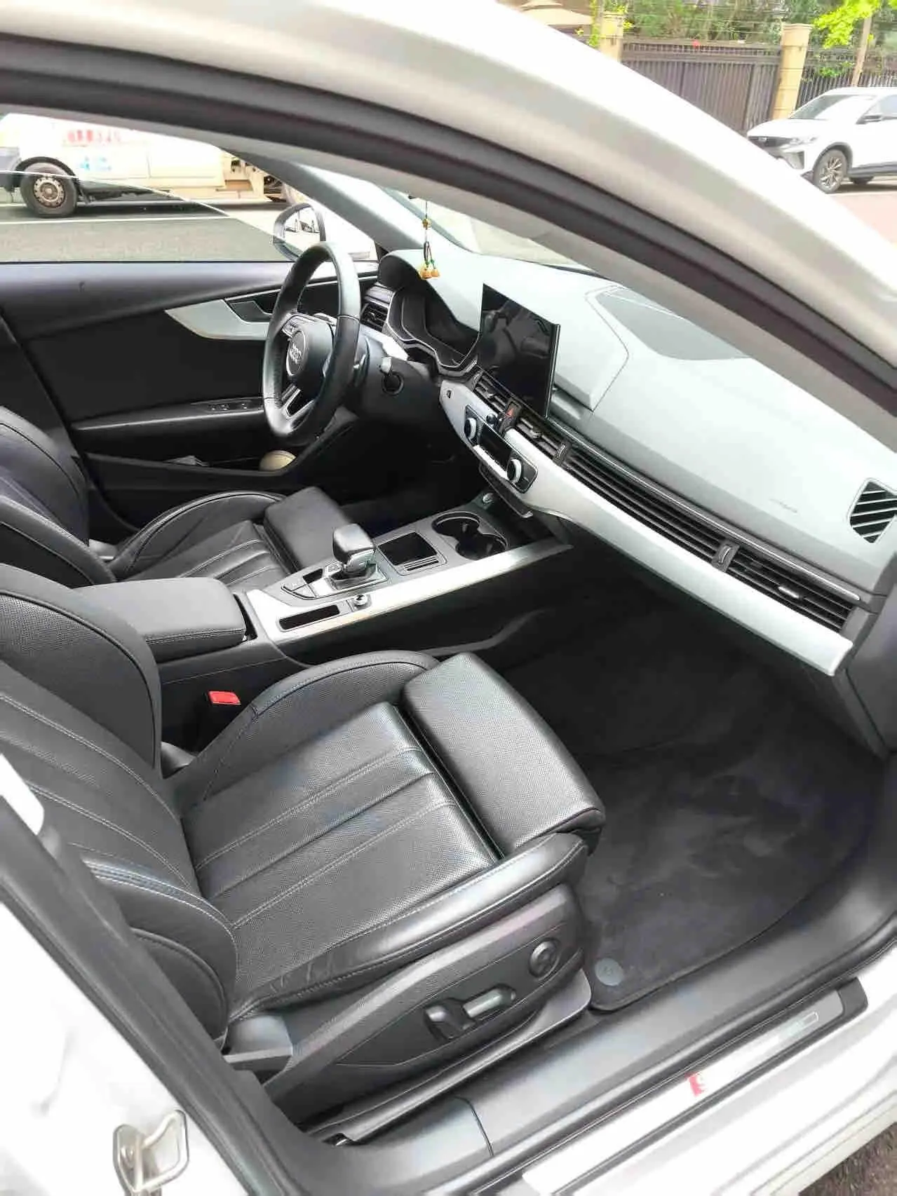 Audi 2020 A4L 2.0TFSI 40TFSI Deluxe Dynamic Automatic 2