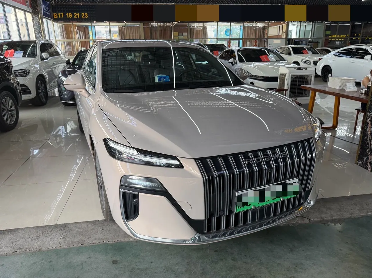 Roewe 2025 M7 DMH 1.5 160km Premium Edition Automatic Gear 2