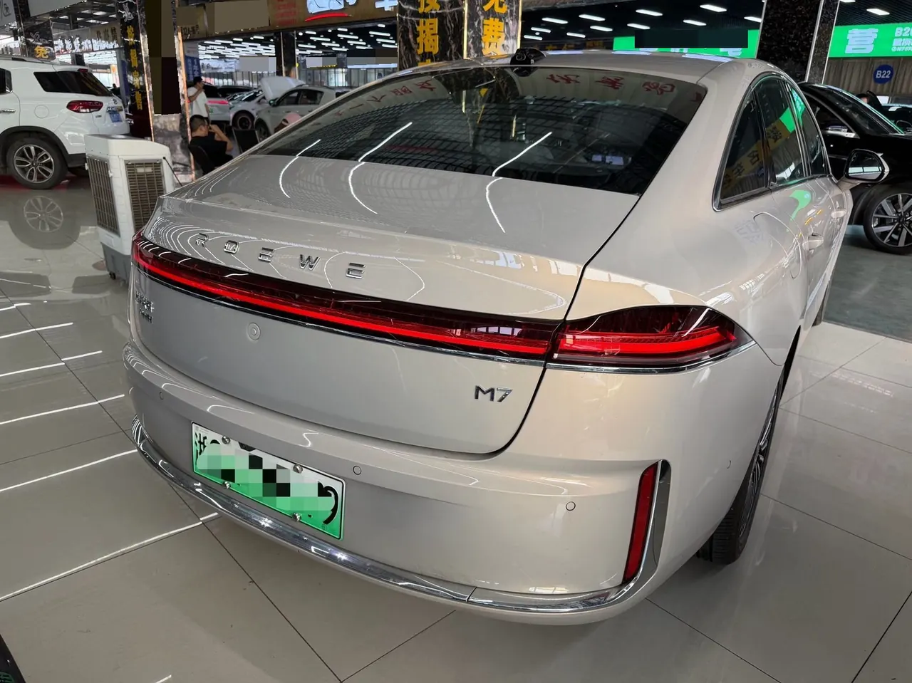 Roewe 2025 M7 DMH 1.5 160km Premium Edition Automatic Gear 3