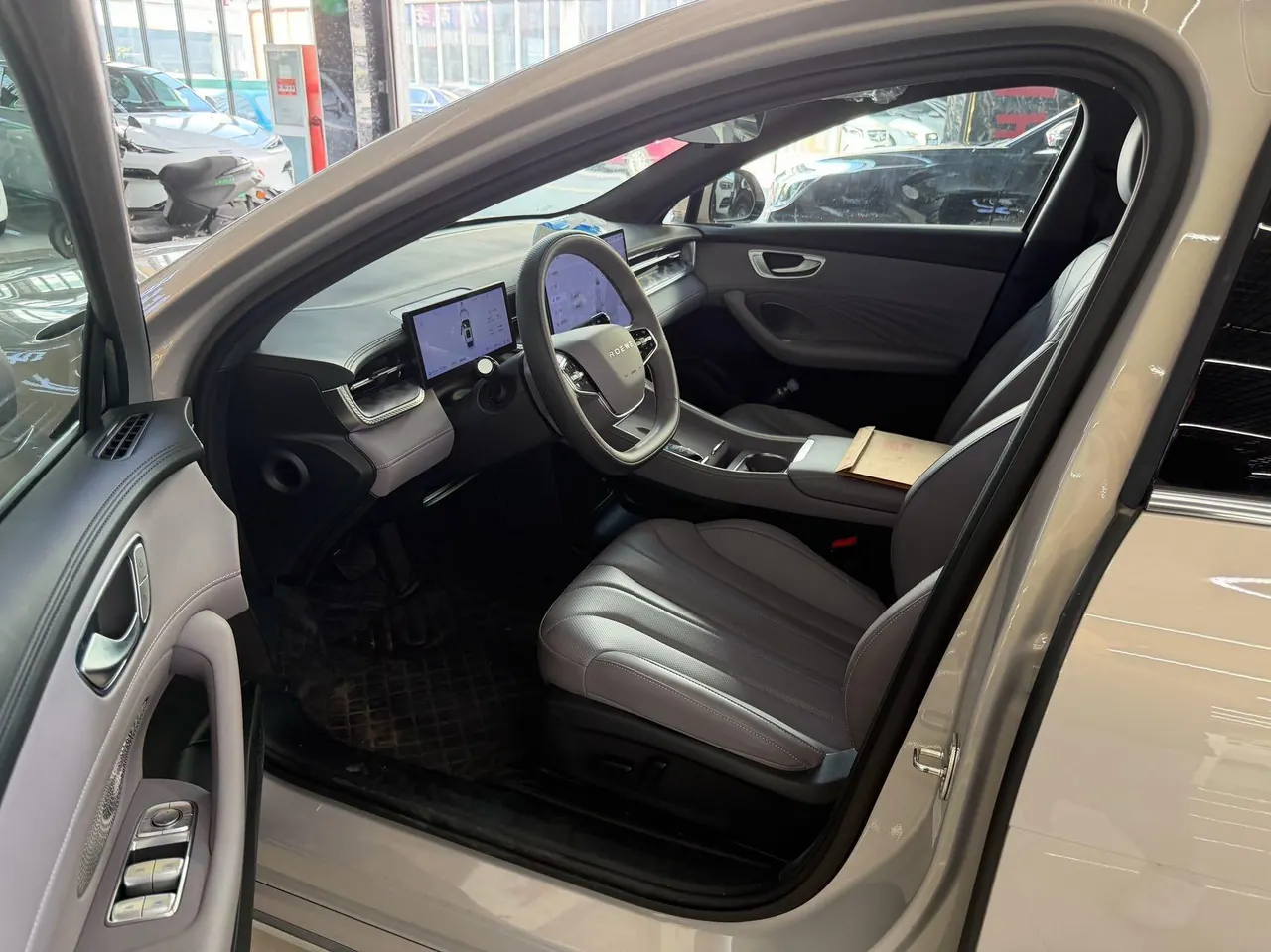 Roewe 2025 M7 DMH 1.5 160km Premium Edition Automatic Gear 7