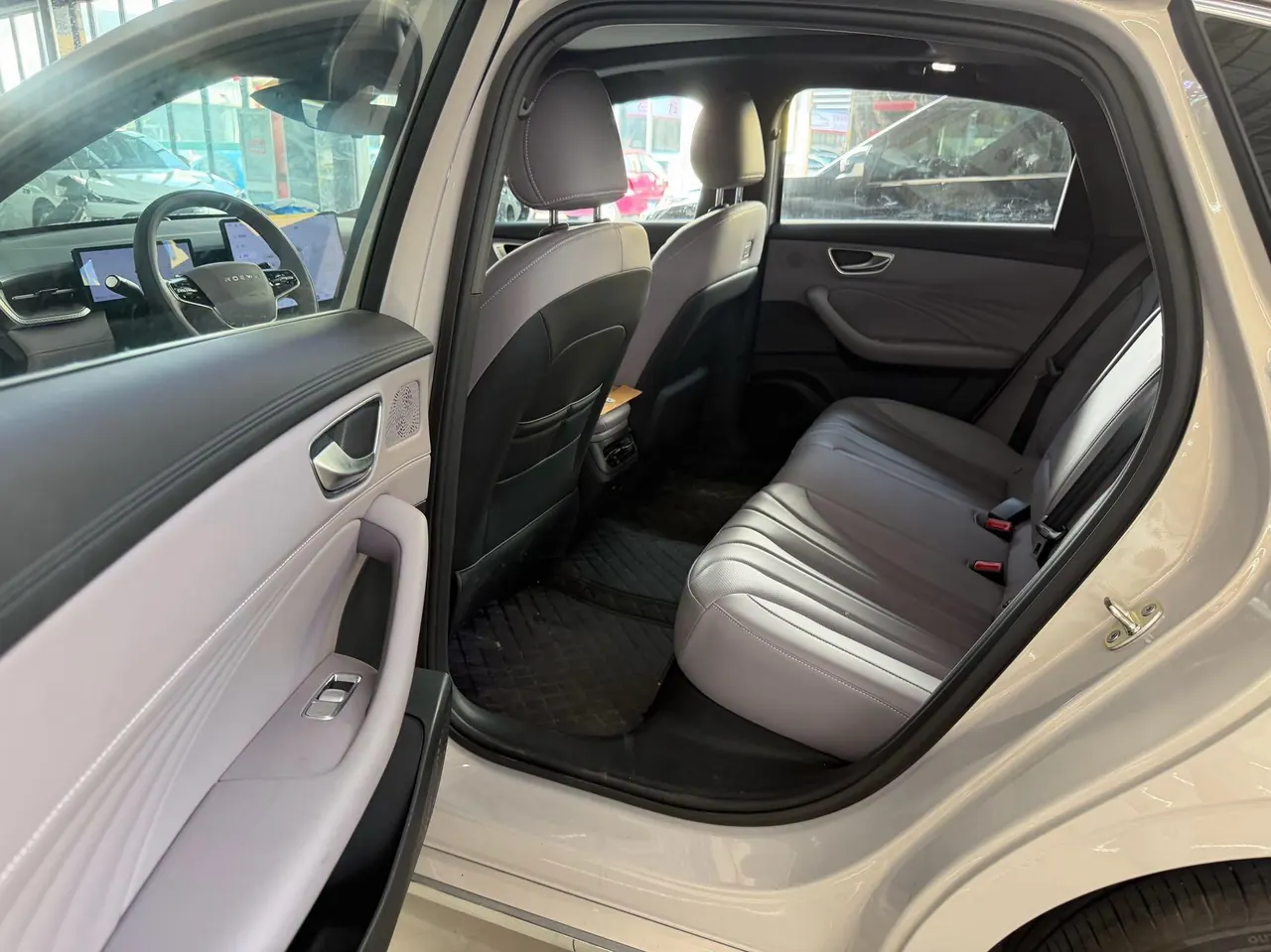 Roewe 2025 M7 DMH 1.5 160km Premium Edition Automatic Gear 8
