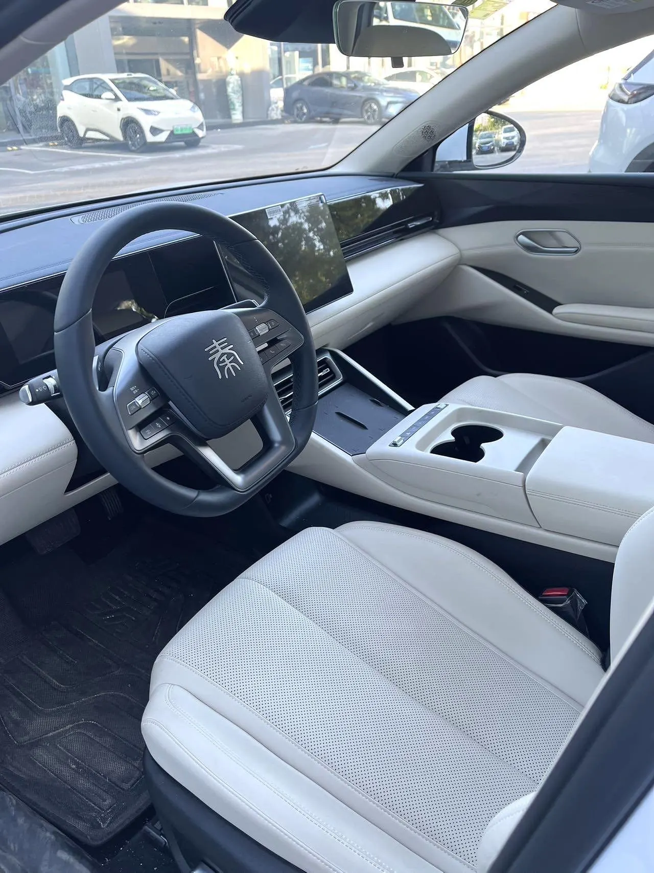 BYD 2025 Qin L EV 470KM Leading Automatic Gear 2