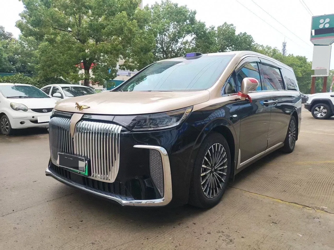 Open image lightbox: Voyah 2025 dreamers PHEV 1.5T four-wheel drive flagship dry Kun version automatic gear