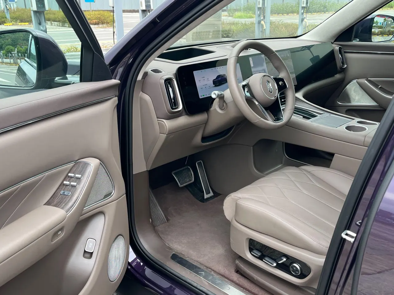 AITO 2025 AITO M8 Ultra 5-seat 4-wheel drive automatic gear 3