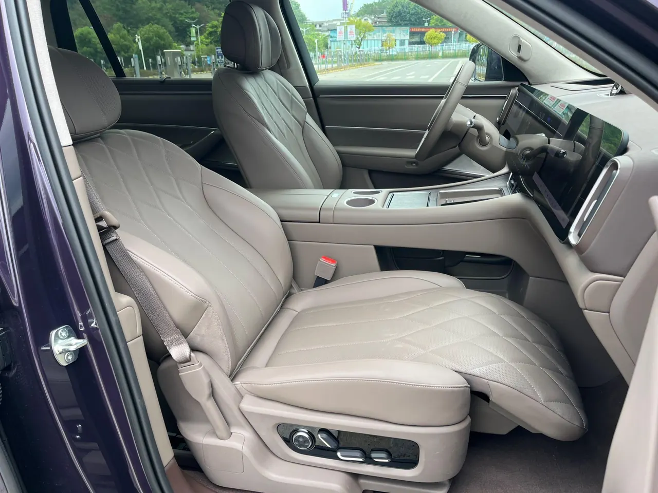 AITO 2025 AITO M8 Ultra 5-seat 4-wheel drive automatic gear 6