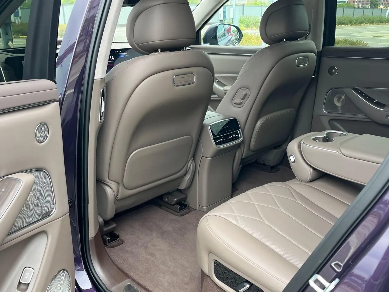 AITO 2025 AITO M8 Ultra 5-seat 4-wheel drive automatic gear 7