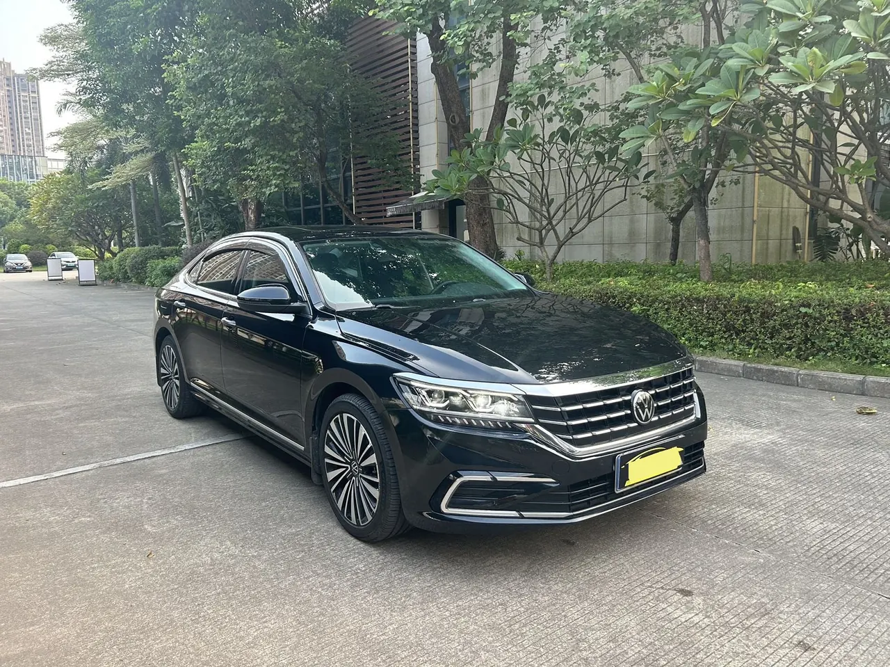 Volkswagen 2020 Passat 2.0TSI 330TSI Deluxe Edition Automatic 3
