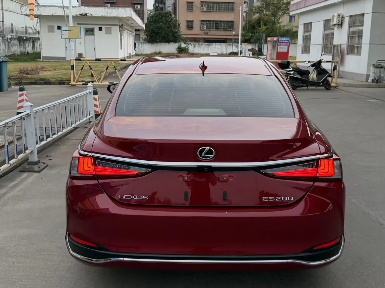 Lexus ES (Imported) 2020 ES200 2.0 Stepless Deluxe Edition Automatic Gear 3