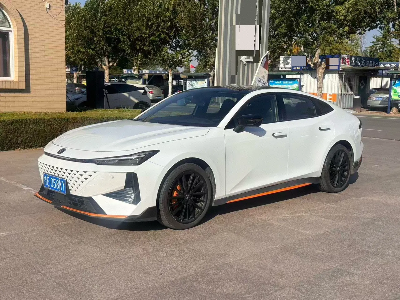 Open image lightbox: ChangAn 2025 UNI-V 1.5T Distinguished Sports Automatic