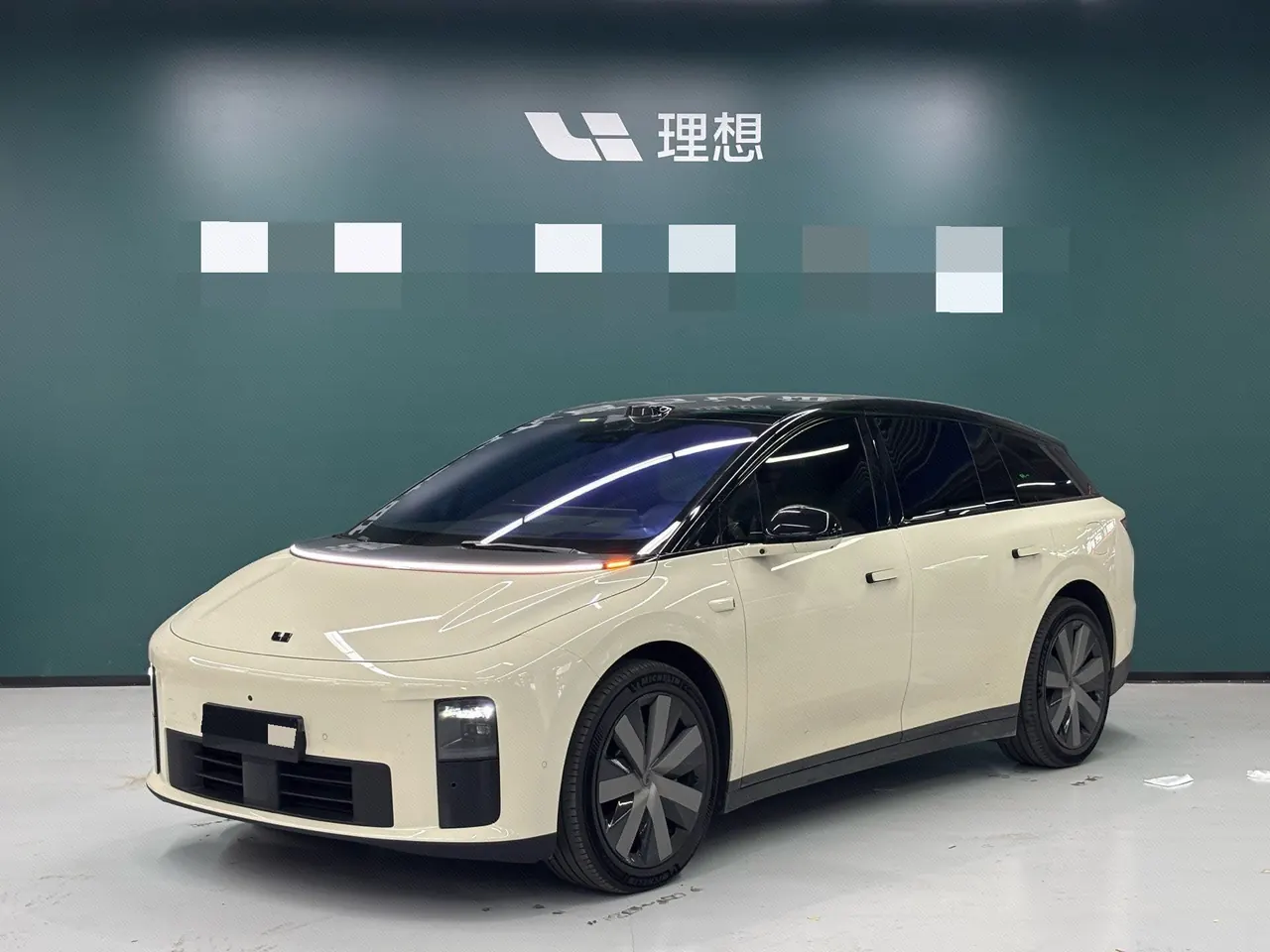 Open image lightbox: Li 2025 i6 four-wheel drive basic automatic transmission
