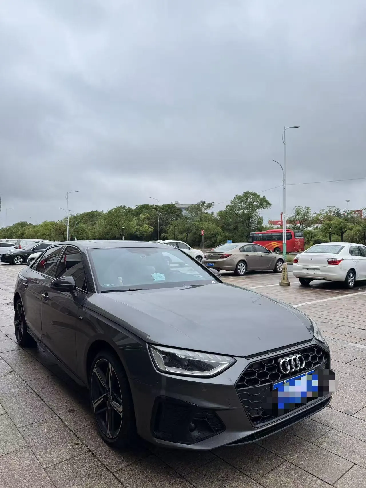 Audi 2025 A4L 2.0TFSI 40TFSI 2 million‑vehicle celebration edition, luxury sporty model, automatic transmission 2