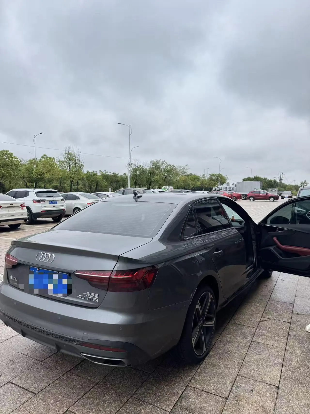 Audi 2025 A4L 2.0TFSI 40TFSI 2 million‑vehicle celebration edition, luxury sporty model, automatic transmission 4