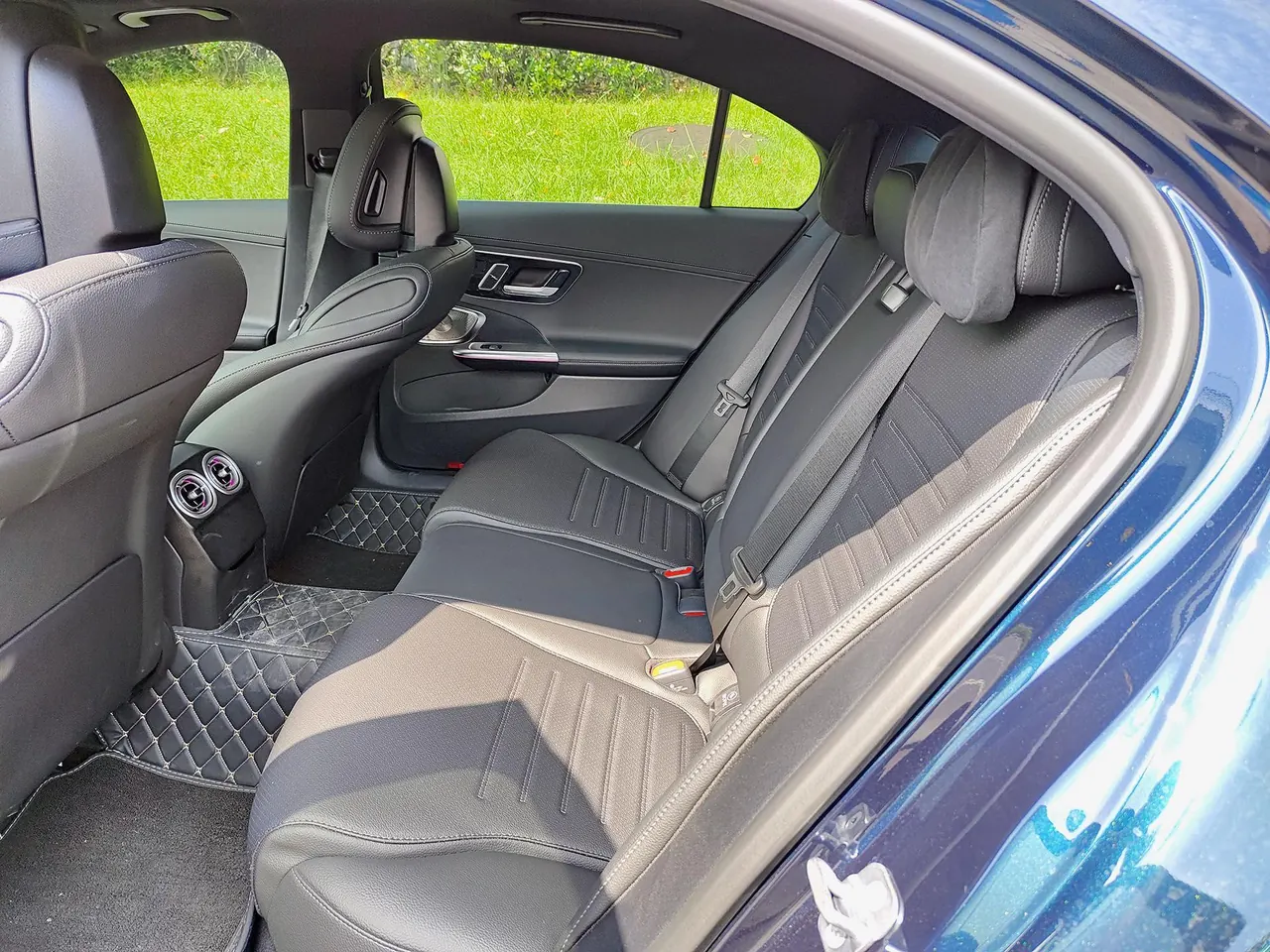 Mercedes Benz Class C 2026 C 260 L 48V 2.0T Automatic 3