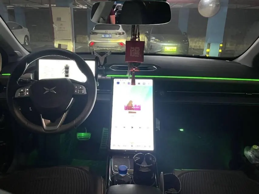 Xpeng 2021 P 5 550E automatic gear 3