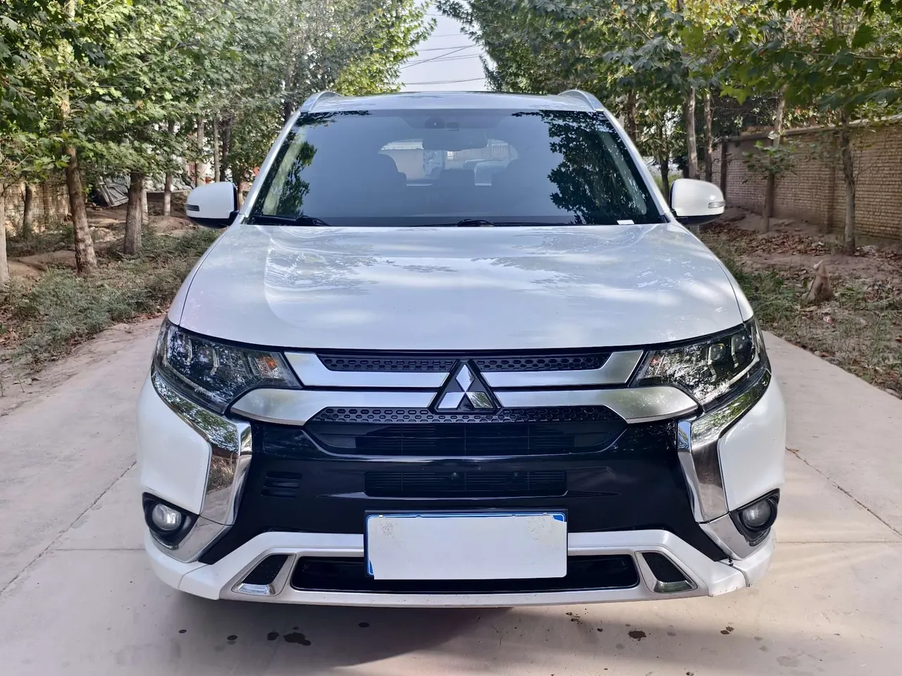 Mitsubishi 2020 Outlander 2.4 stepless four-wheel drive to enjoy the version of the 5-seat automatic gear 2