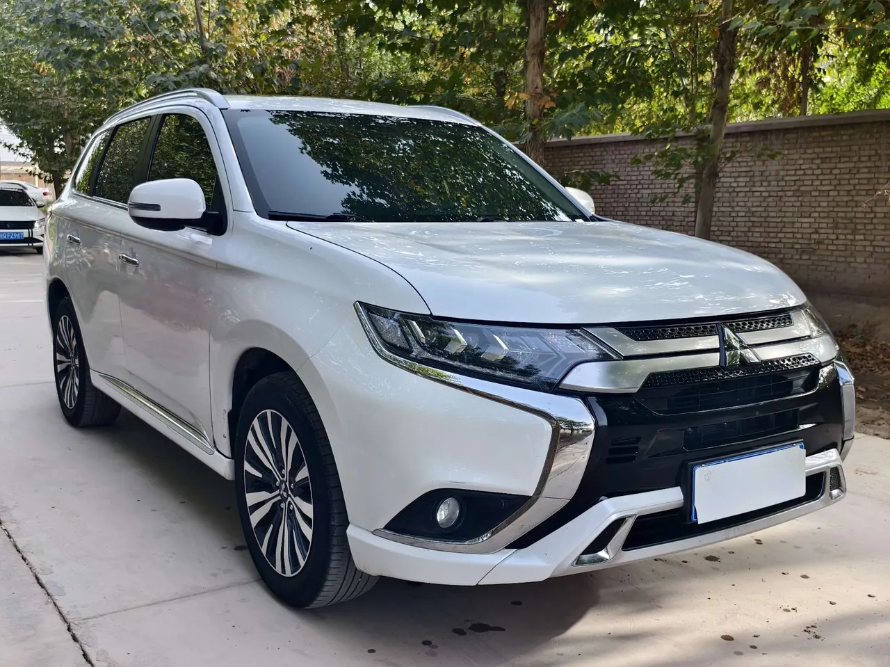 Mitsubishi 2020 Outlander 2.4 stepless four-wheel drive to enjoy the version of the 5-seat automatic gear 3