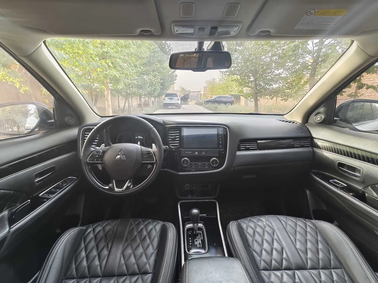Mitsubishi 2020 Outlander 2.4 stepless four-wheel drive to enjoy the version of the 5-seat automatic gear 5