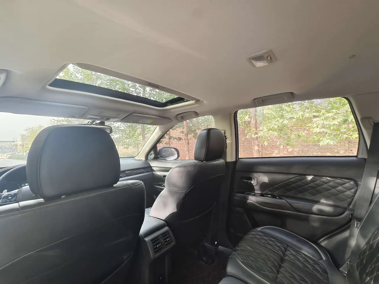 Mitsubishi 2020 Outlander 2.4 stepless four-wheel drive to enjoy the version of the 5-seat automatic gear 6