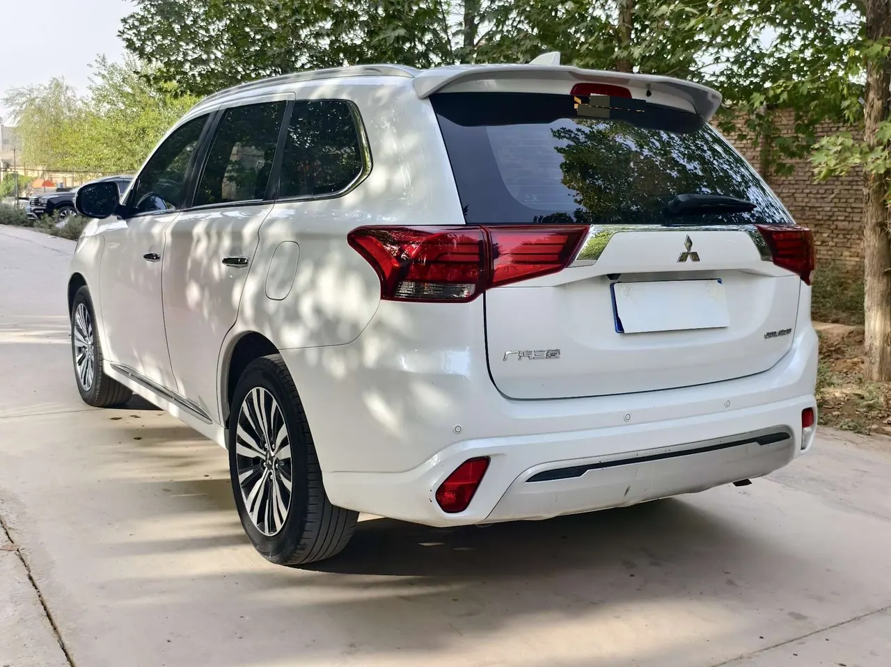 Mitsubishi 2020 Outlander 2.4 stepless four-wheel drive to enjoy the version of the 5-seat automatic gear 7