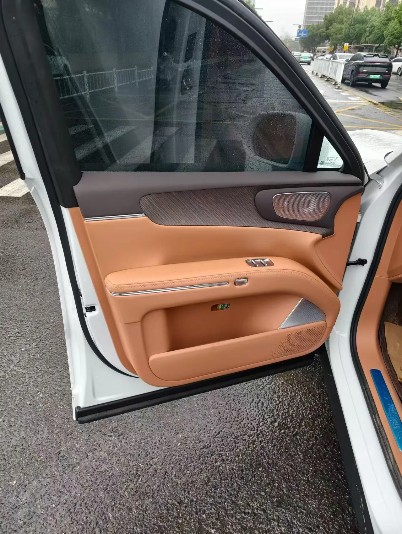 Leapmotor 2026 D 19 620 Zhizun Edition 6-seat Automatic Gear 5